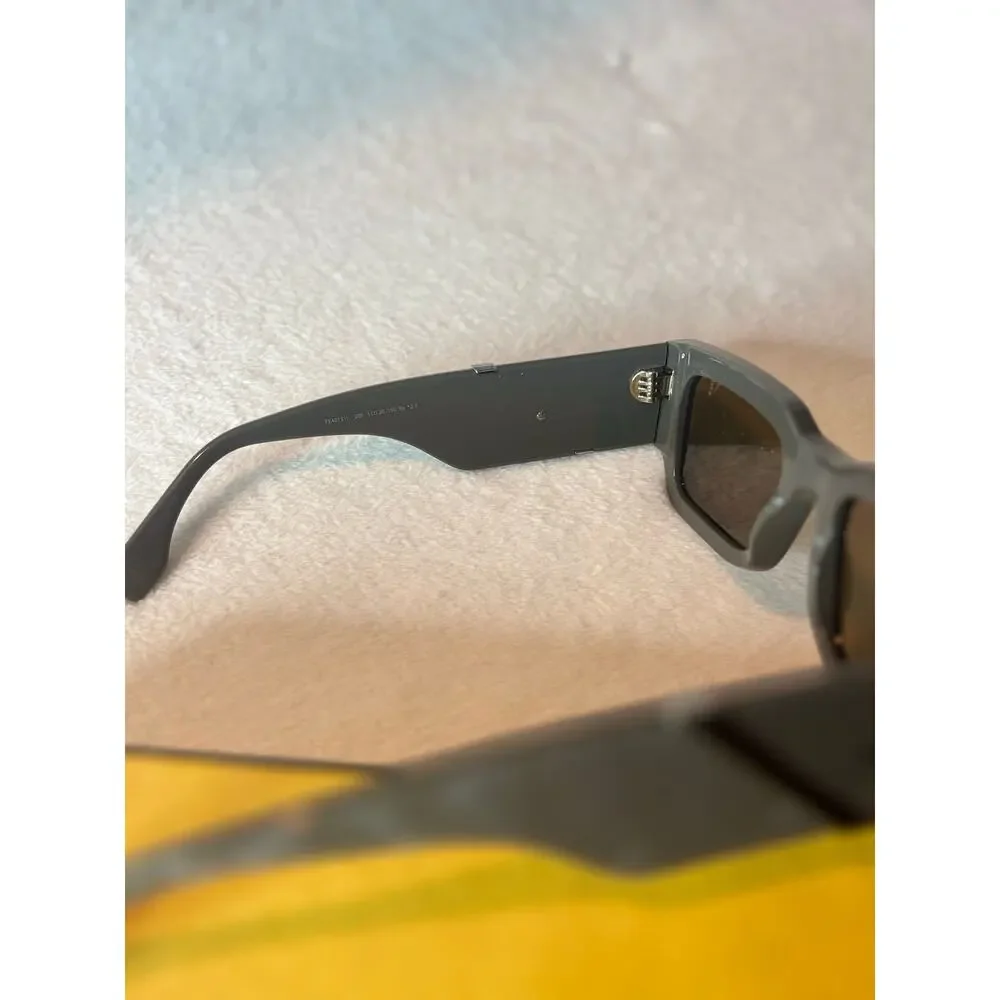 Brand New Fendi Sunglasses - FE40131I Rx Size 51-20-150*2 F